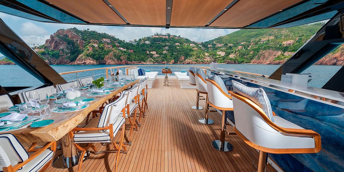 Аренда моторной мега яхты Amer 120 LAFAYETTE во Франции